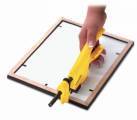 Attaches pour agrafeuse de fond de cadre