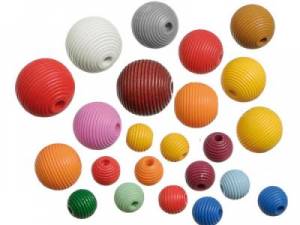 Perles en bois colorées